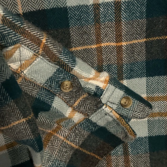 American Eagle Women's Ahh-Mazingly Soft Flannel Shirt Green Plaid Size Medium - Picture 6 of 8